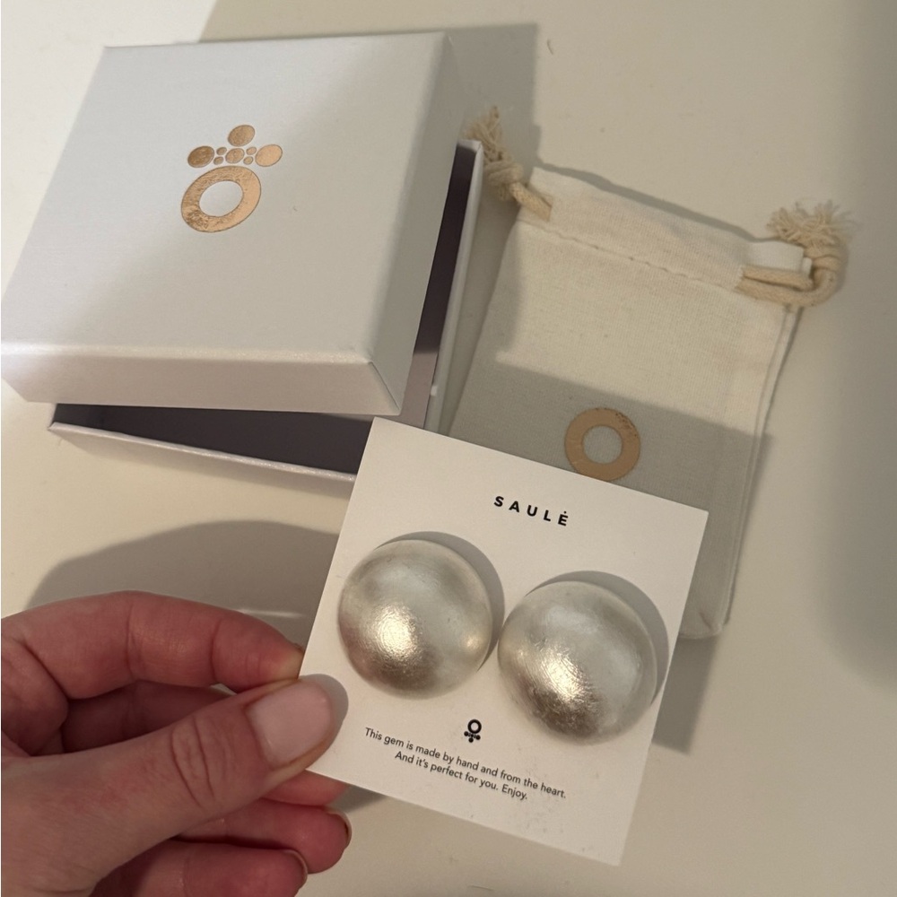 Saulè Gaia Glam Earrings in Moonlite Shimmer in size Mini! Never worn